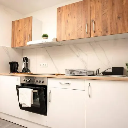 Livemore24 - 4 In 24-7 Check-in * Хертен