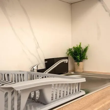 Livemore24 - 4 In 24-7 Check-in