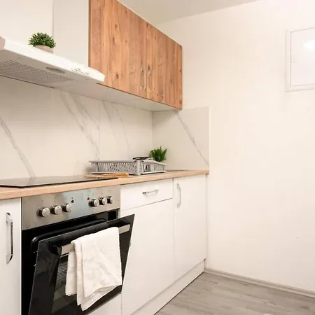 Livemore24 - 4 In 24-7 Check-in * Хертен