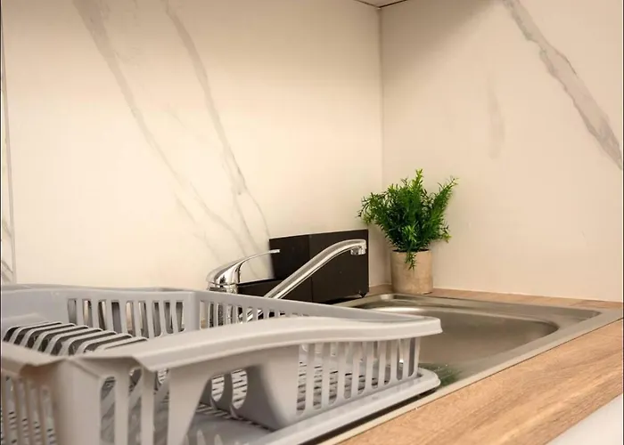 Livemore24 - 4 In West 24-7 Check-in