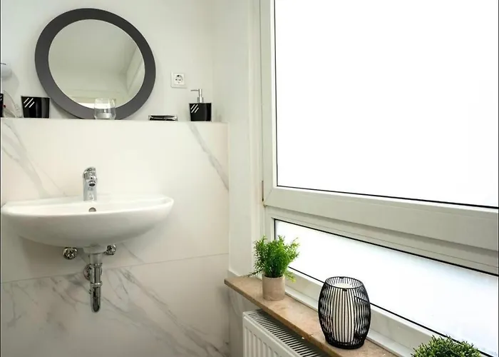 Livemore24 - 4 In West 24-7 Check-in